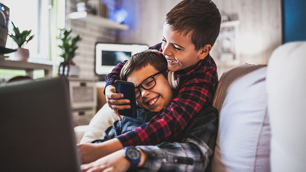 criancas-e-adolescentes-na-internet-o-comportamento-online-e-conteudos-consumidos